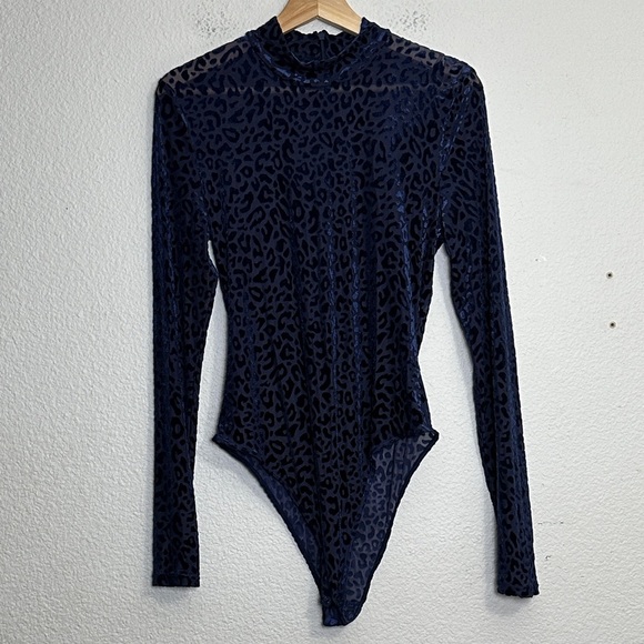 Bardot Adoni Blue Leopard Women’s Bodysuit Size 8 Mock Neck Velvet Long Sleeve - Picture 2 of 11